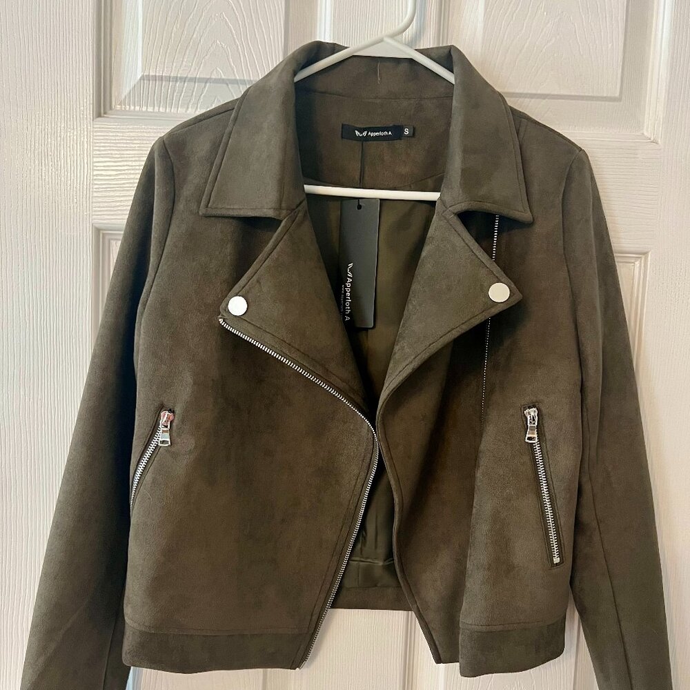 NWT Women’s Solid Long Sleeve Faux Suede Zipper Short Coat Jacket Size Small